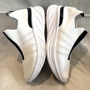 J/SLIDES by Urban Sport Women’s Sneaker; 1.75” heel; Black & White; Size 6